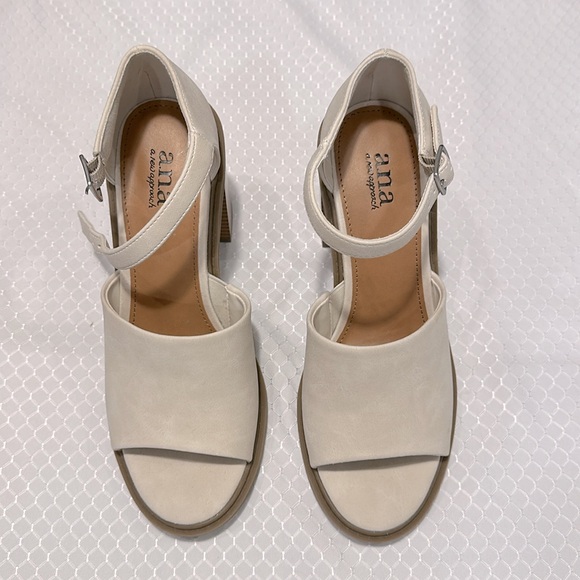 NEW 3 inch block heel sandal, neutral color, adjustable buckle ankle straps, 7.5 - Picture 3 of 8